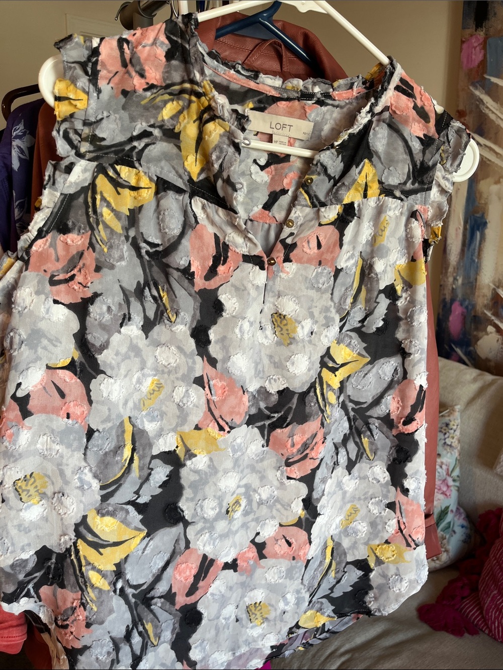 Reposhed LOFT Petite Floral Textured Sleeveless Blouse